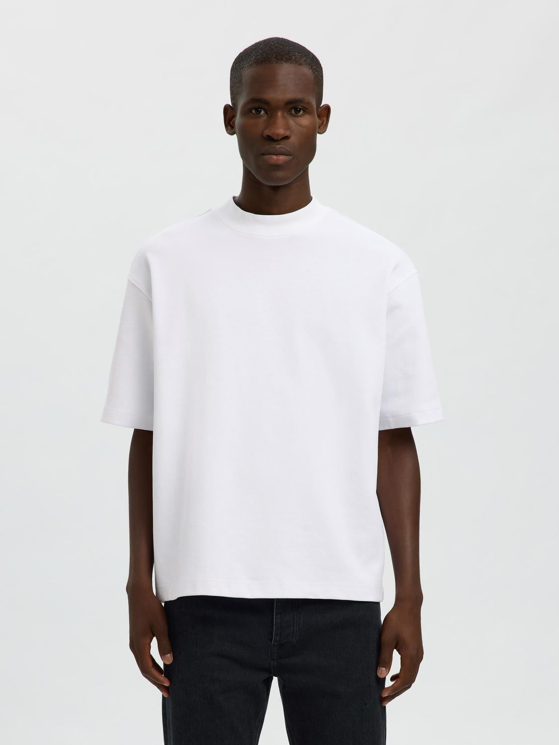 model_shot-front